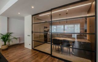 reforma-de-vivienda-en-barcelona-cocina-cerrada-livil